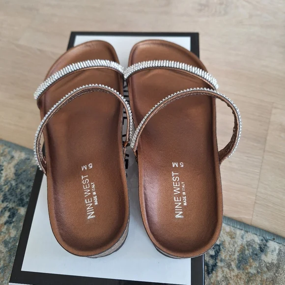 Brand New Nine West Women's Slip-On Three Band Rhinestone Sandals SiZe 5 - Picture 3 of 9